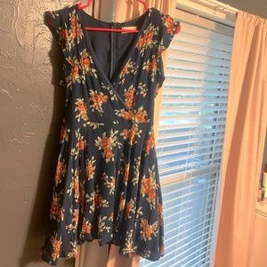 Altar’d State low cut floral dress🌺